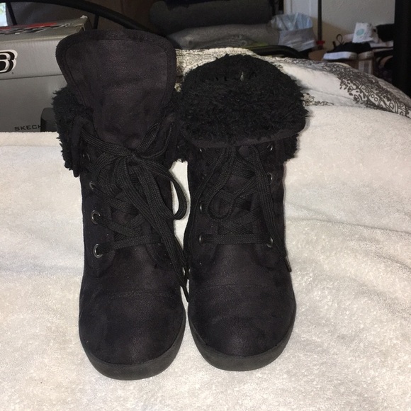 📣Roxy black wedge booties w fur Sz 8 beautiful,Suede Feel *worn once without box - Picture 4 of 8